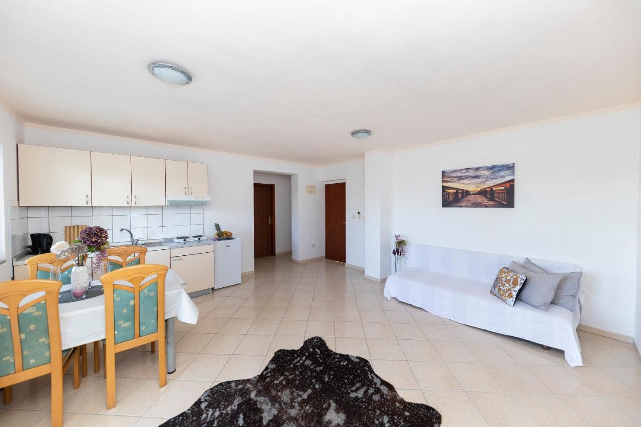 Seaside Apartment *